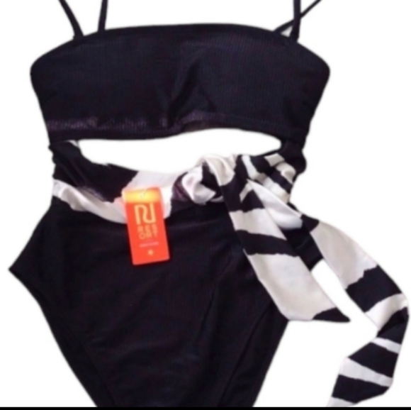 ❤️Bundle Only❤️ Nordstrom One Piece Black & White Cut Out High Cut Swim Suit - Picture 5 of 12